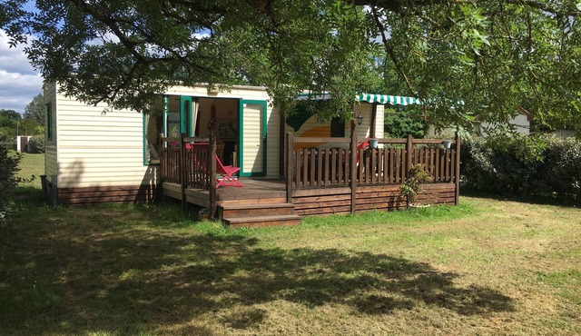 Riverside 2 bedroom mobile home with patio