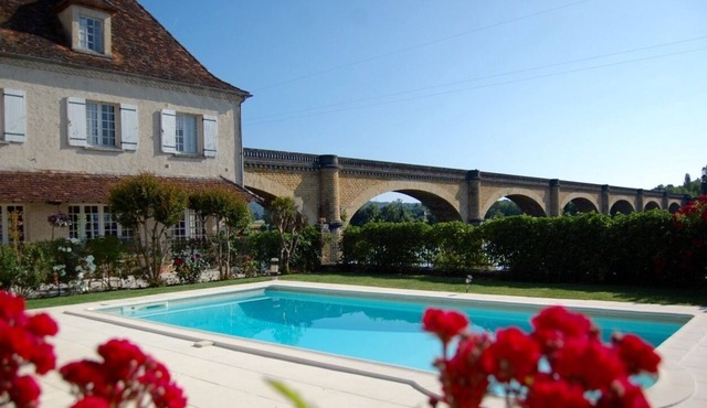 Riverside House with 3 bedrooms, Pool, in Picturesque Village Location.