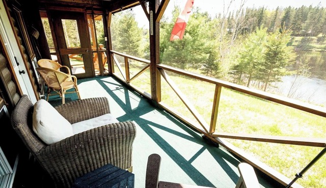 Riverside Cabin - sleeps 6