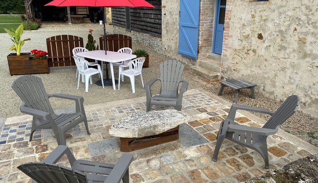 Riverside Retreat: Charming Cottage Near Le Mans – Fishing, Hiking & Equestrian Activities