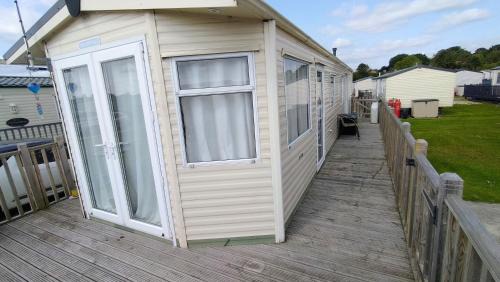 Riverside 124 Caravan - 7 Lakes