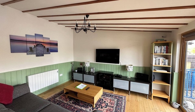 Riverside 2 bedroom lodge. Fishing straight off the decking.