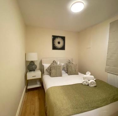 Riverside 2 Bedroom Apartment - Central Location