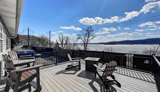 Riverside 2BR w/Kayak & Trails Nearby