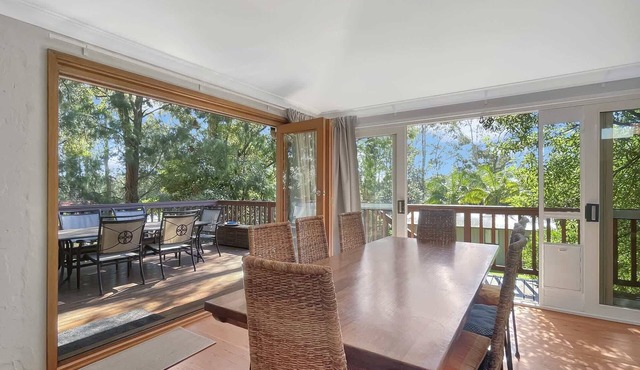 Riverside 3-Bed Townhouse with Spacious Deck & BBQ