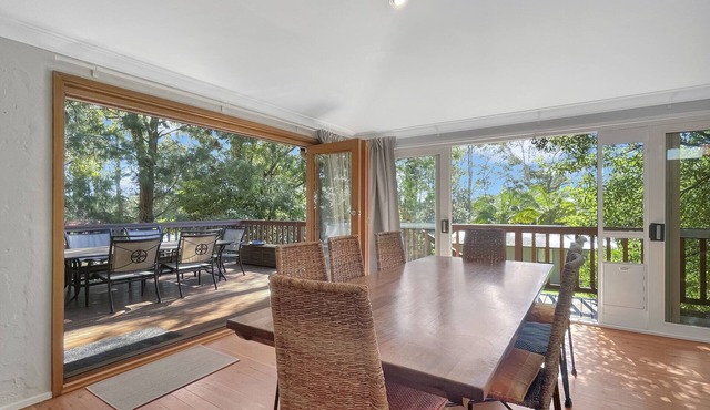 Riverside 3-Bed Townhouse with Spacious Deck & BBQ