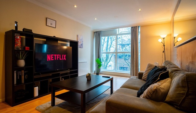 Riverside 3BR 2BA | Free Parking Work-Space