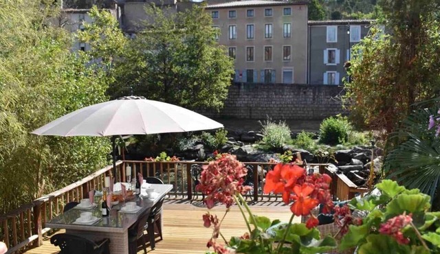 Riverside 4 bed house full of character and charm