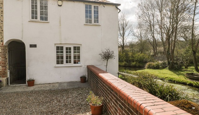 RIVERSIDE 67 DORCHESTER ROAD, pet friendly in Maiden Newton