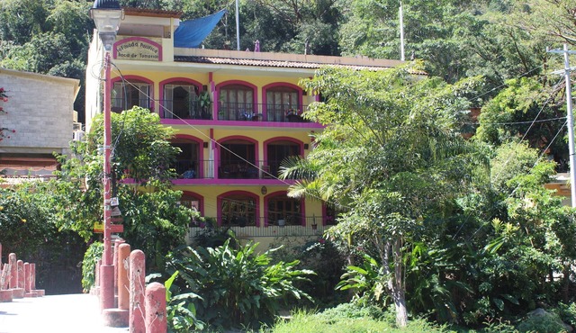 Riverside apartment minutes away from the Beach
