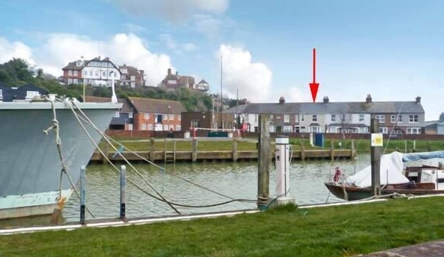 RIVERSIDE APARTMENT in Rye