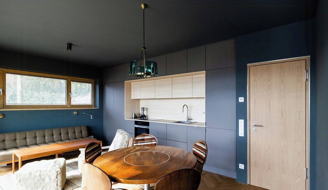 Riverside architect-designed garden apartment in Stapel
