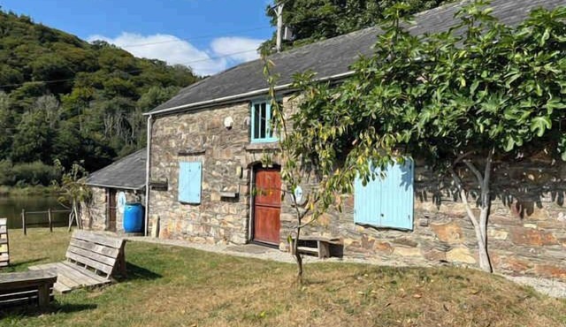 Riverside Barn at Lopwell Dam