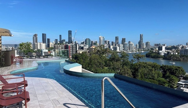 Riverside Brand-new 2BR East Brisbane w/Parking