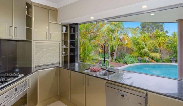 Riverside Breeze - private luxury family retreat with pool