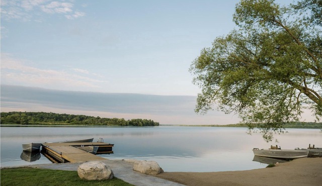 Riverside Cabin 2nA chic riverside retreat.