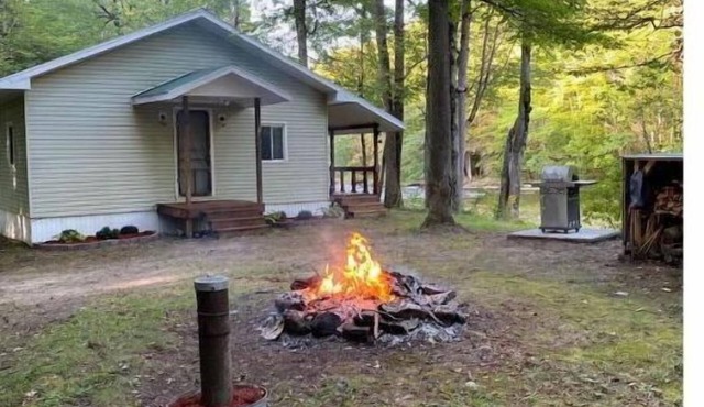 Riverside cabin, fly-fish for trout or just relax!