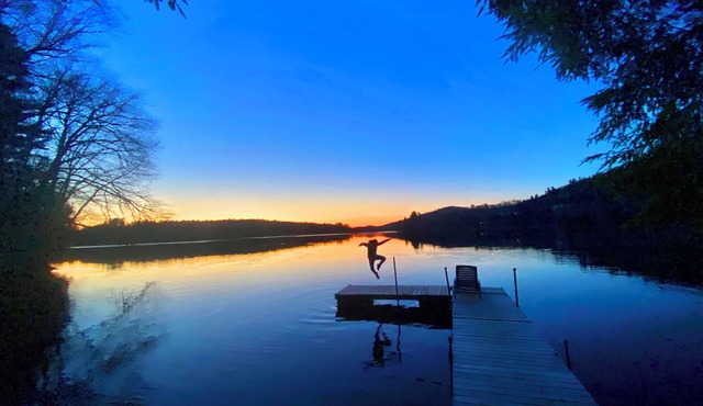 Riverside Cabin@GatineauPark near NordikSpa, waterfront w SUP & kayaks!