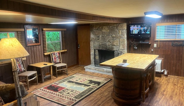 Riverside Cabin minutes to Gatlinburg