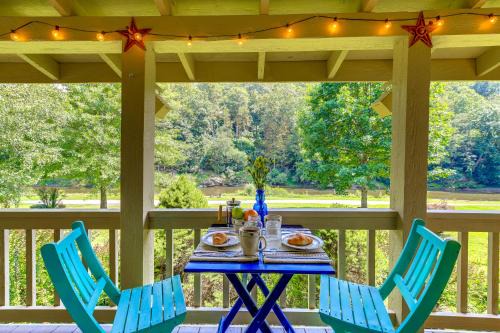 Riverside Cabin Near West Jefferson!