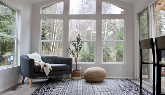 "Riverside Cabin" tiny home, getaway, off grid