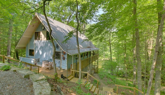 Riverside Cabin w/3 Decks in North Vernon!