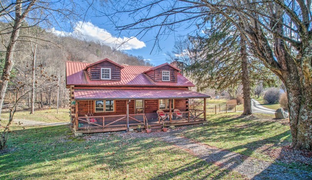 Riverside Cabin with Hot Tub and firepit pet Friendly