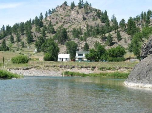 Riverside Cabin with Rare Claw-Foot Bathtub, Montana