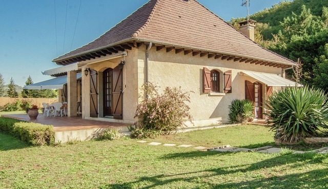 Riverside Charm in Périgord Noir