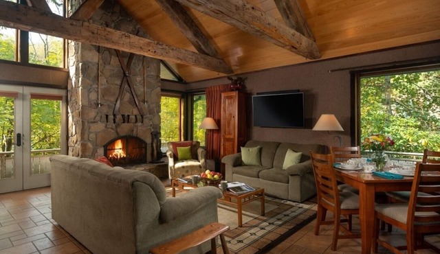 Riverside Chalet, Near Bike Trail, Hiking, Rafting, Fallingwater and mountains