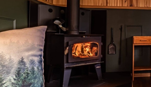 Riverside chalet with fire pit, indoor fireplace, perfect for nature retreats.