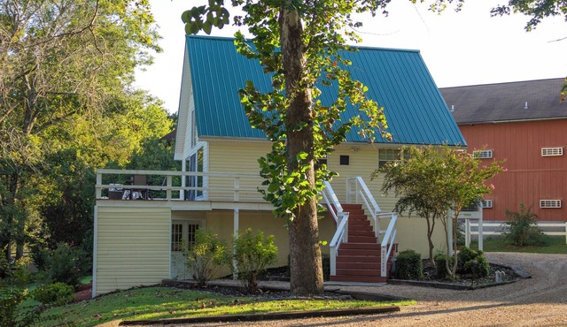 "Riverside Chalet" Walk-in Norfork River Access in Norfork, AR