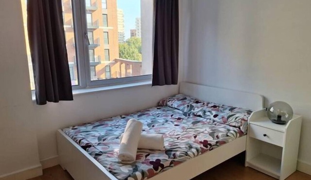 Riverside City Retreat: Elevate Your Urban Stay