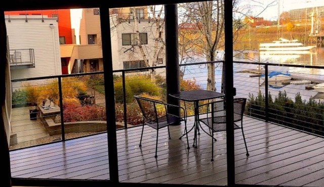 Riverside condo, high speed internet, pool & hot tub, safe, free deeded parking.