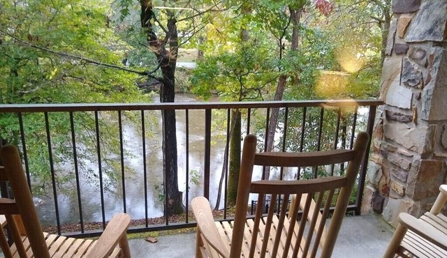 Riverside Condo - minutes from GSMNP