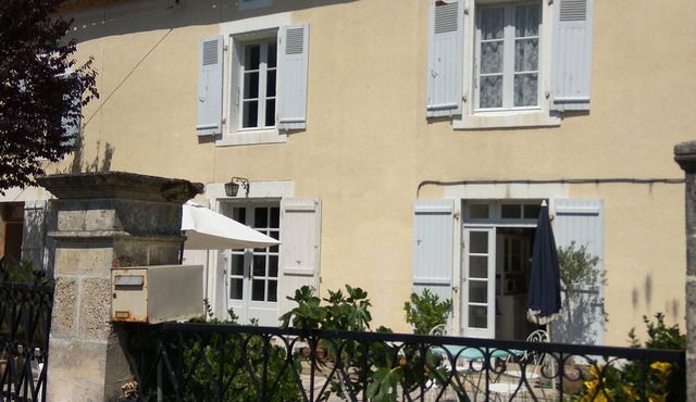 Riverside cottage, traditional style