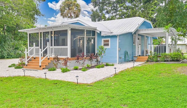 Riverside Cottage just a short walk to downtown!