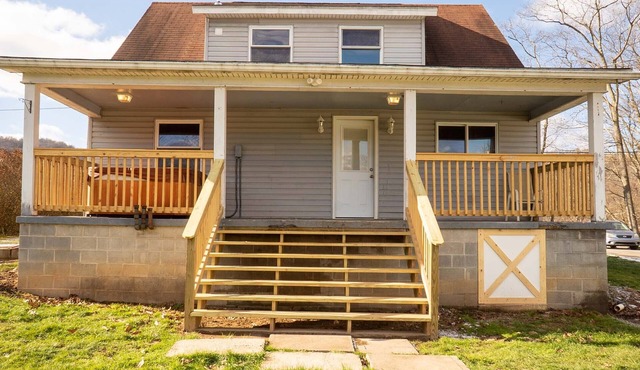 Riverside Cottage | 3BR,2BA, Hot Tub, Direct River Access!