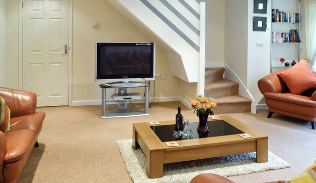 Riverside Cottage - B6859