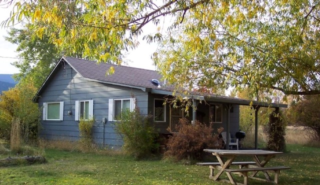 Riverside Cottage - Bitterroot River bank in Conner