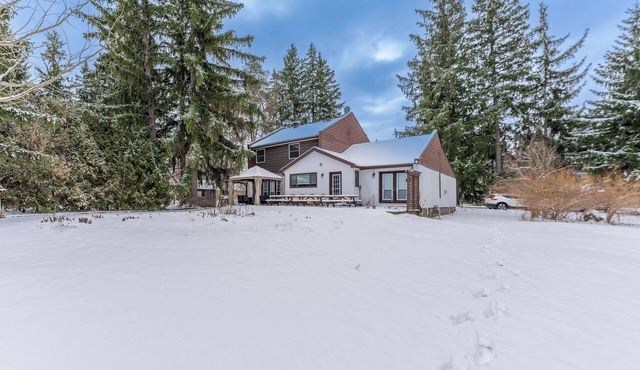 Riverside Cottage, 4 BR Luxury Retreat