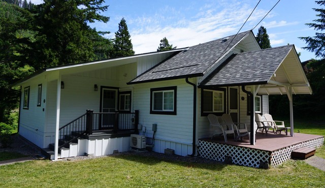 Riverside Cottage: Fish the North Fork of the Willamette-Bike the Alpine Trail!