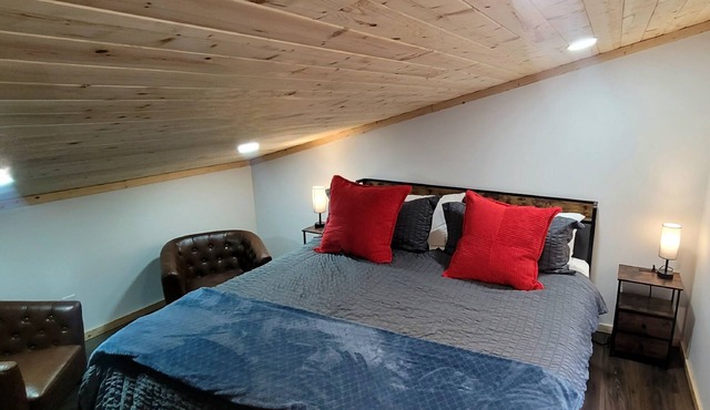 Riverside Cottage Retreat sleeps 4 with hot tub, sauna and wifi