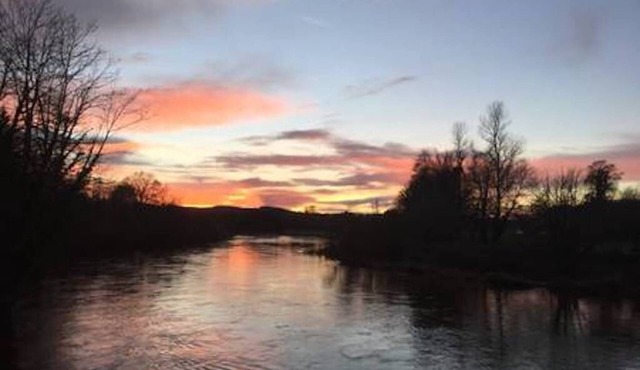 Riverside cottage with Sauna and open fire