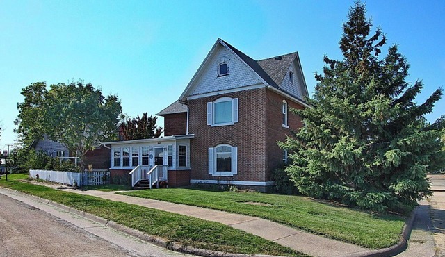 Riverside cozy 4-bedroom house in charming Sabula with WiFi, AC