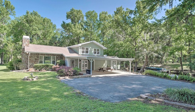 Riverside Dunnellon Home w/ Hot Tub & Kayaks!