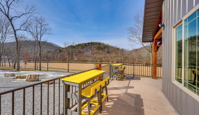Riverside Galena Hideaway w/Grills & Picnic Area