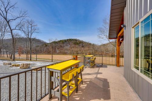 Riverside Galena Hideaway w/Grills & Picnic Area