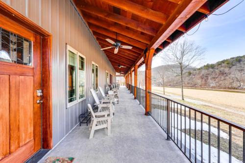 Riverside Galena Loft Eagle Watching and Water View