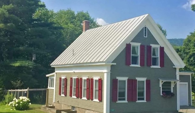 Riverside Getaway! Minutes to Downtown Woodstock